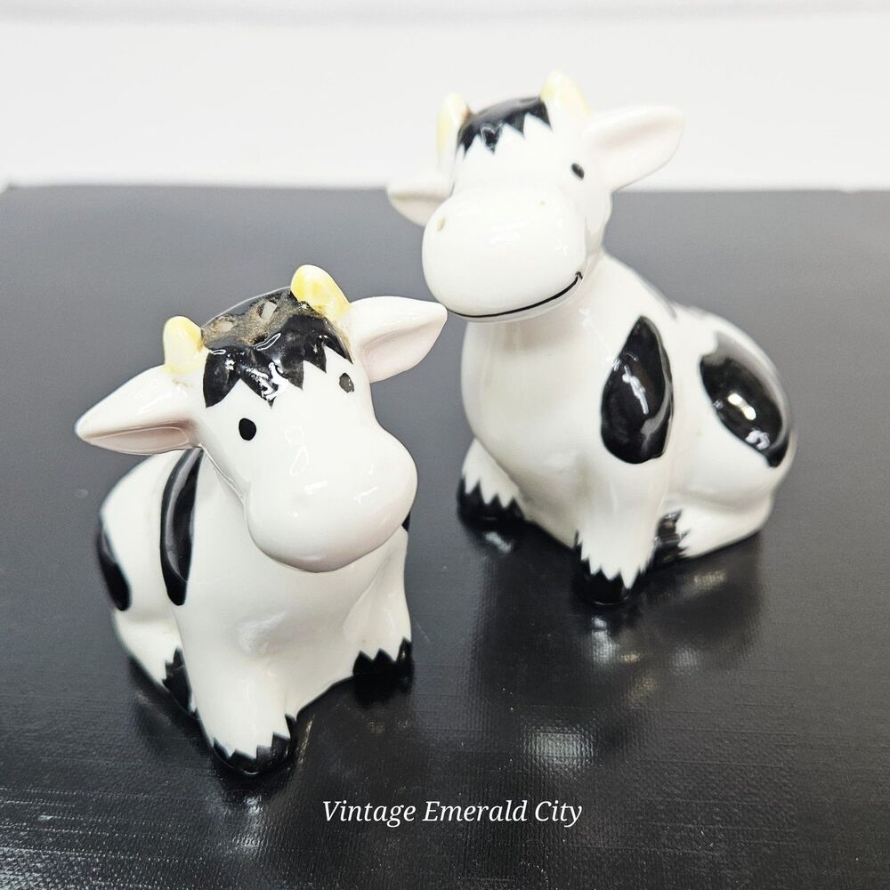 Vtg Novelty Dairy Cow Salt & Pepper Shakers Ceramic 3.5 in Country Farm Decor